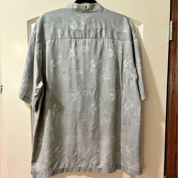 TOMMY BAHAMA 100% Silk Short Sleeve Button Up Shirt Gray Men’s Size Large - Picture 2 of 6